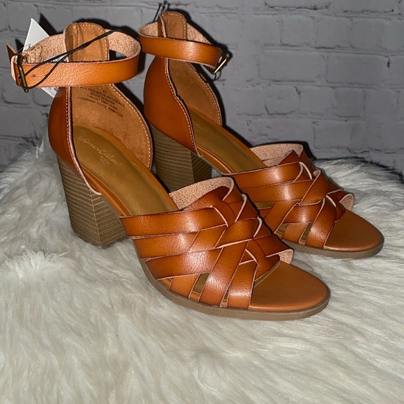 UNIVERSAL THREAD Sandals - Picture 1 of 5